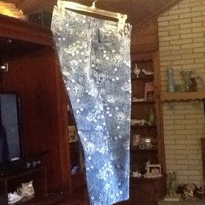 SZ 7/8 30 in waist : Gap capris rose pattern🌹🌹🌹